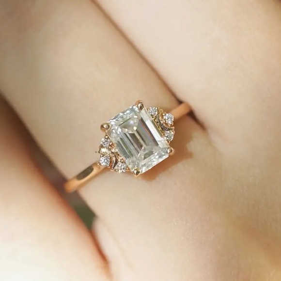 NEW Gold Square Cut Diamond Elegant Beautiful Promise Engagement Ring - Picture 2 of 2